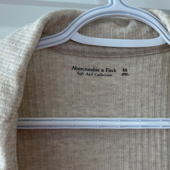 Abercrombie & Fitch Beige Ribbed Collared Wrap Top Long Sleeve Size XS Womens - Picture 5 of 5